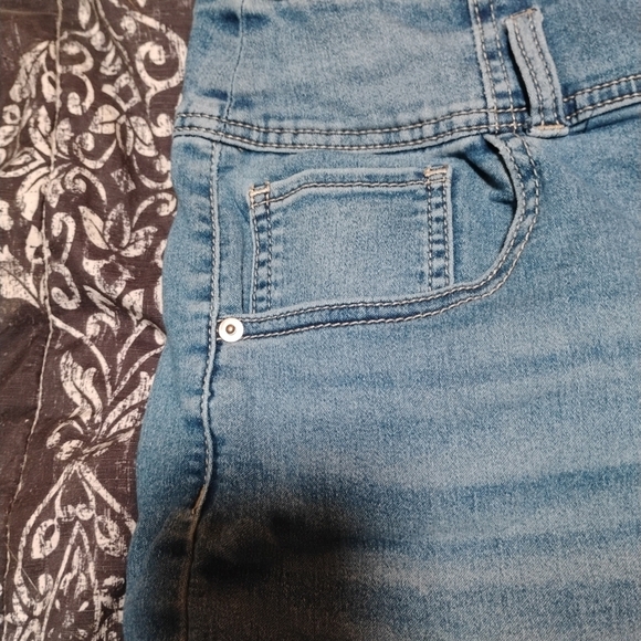 No Boundaries Classic Blue Denim Shorts - Picture 2 of 9